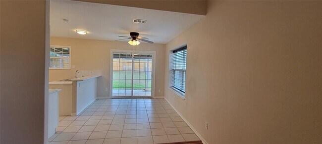 Building Photo - 195 Cardinal Dr
