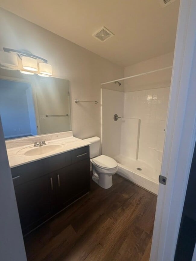 Building Photo - 470 Serenity Ct
