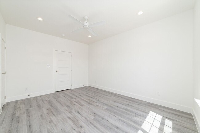 Building Photo - 11924 N Hoa Sen Cir