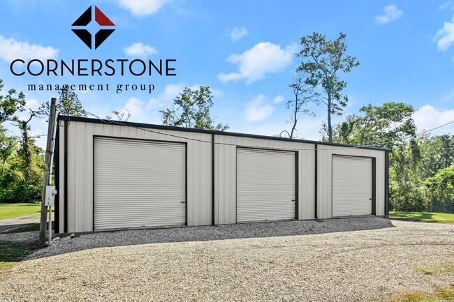 Building Photo - Cozy 3-Bed, 2-Bathroom Trailer Home Available for Rent! Located off of Strawberry Lane in Albany!