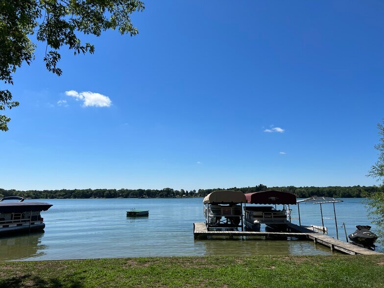 Lake access - 3295 N Silver Lake Dr