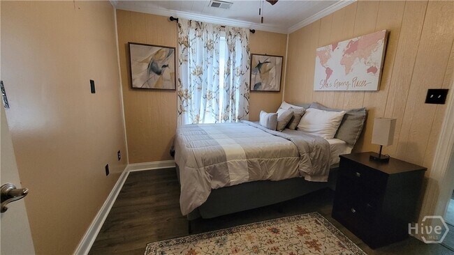 Building Photo - 1704 E 31st St