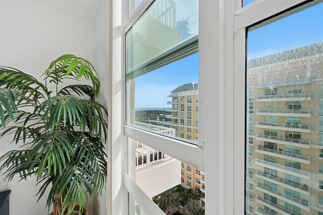 Building Photo - 700 E Boynton Beach Blvd