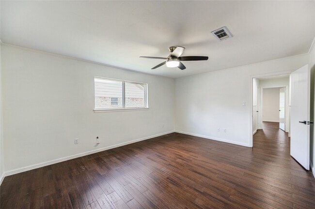 Building Photo - 5930 Miller Valley Dr