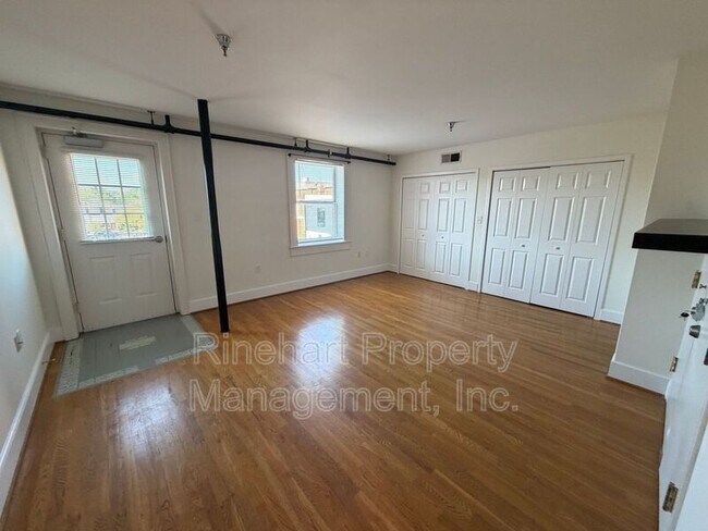 Building Photo - 212 E Main St