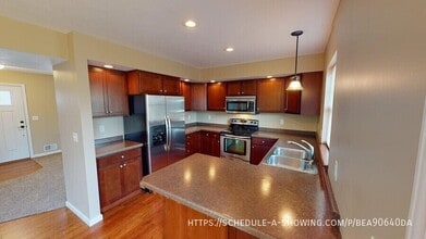 Building Photo - 1706 N Creek Cir