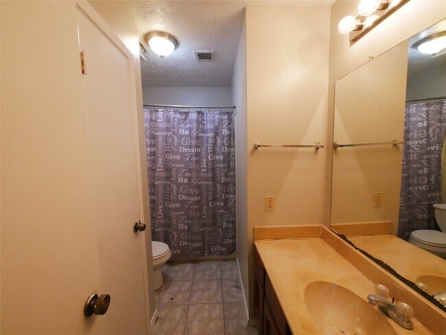 Building Photo - 16327 Quail Echo Dr