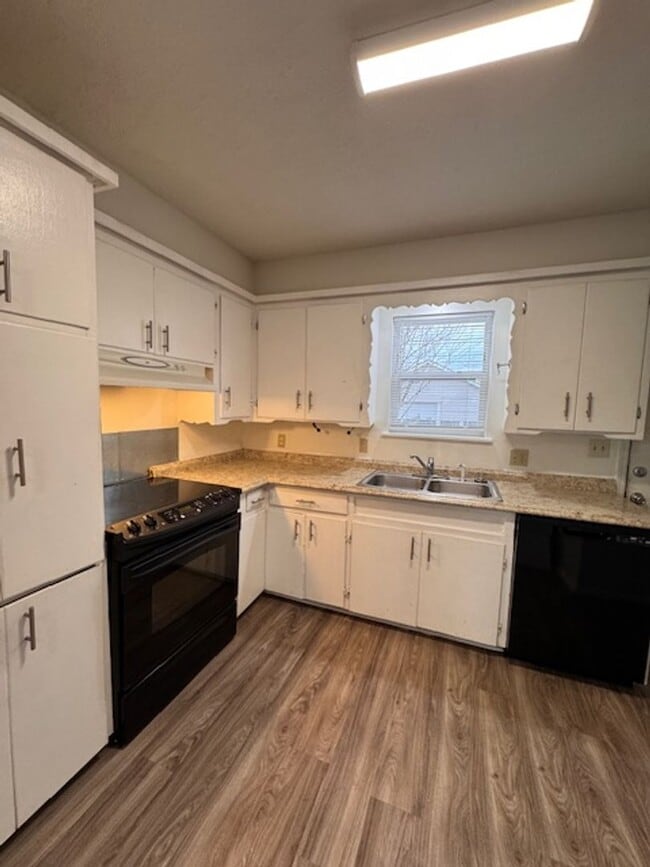 Building Photo - 2 bed one bath, great outdoor features, great location close to all Norman has to offer!