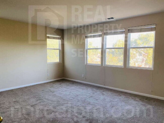 Building Photo - 116 Burgundy Ct