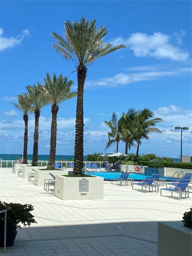 Building Photo - 6917 Collins Ave