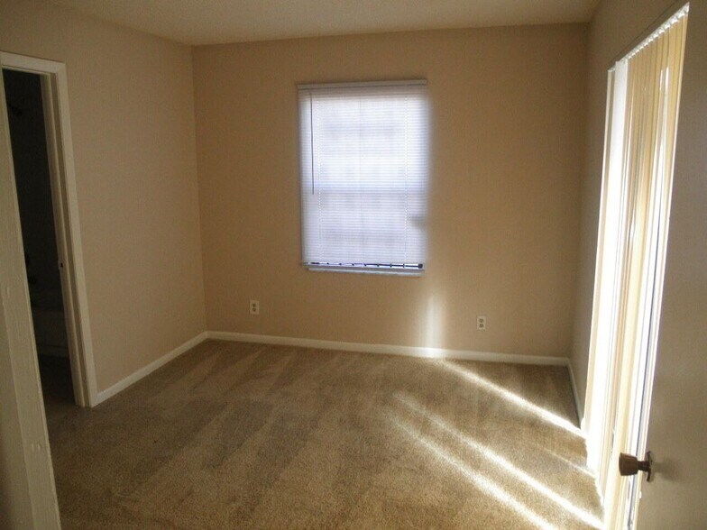 Building Photo - 4950 Cherry Rd