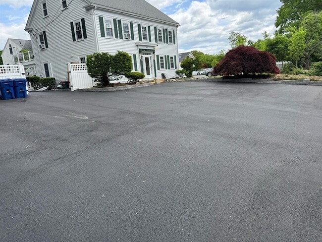 Building Photo - 367 Maple St