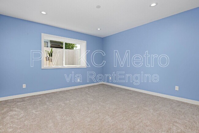 Building Photo - 15708 Canterbury St