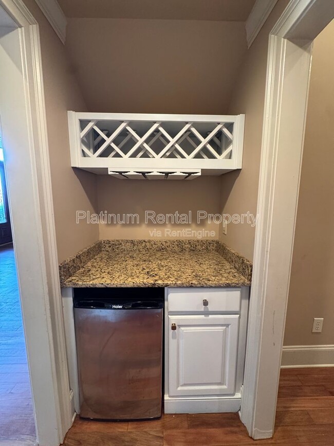 Building Photo - 1811 Traditions Way