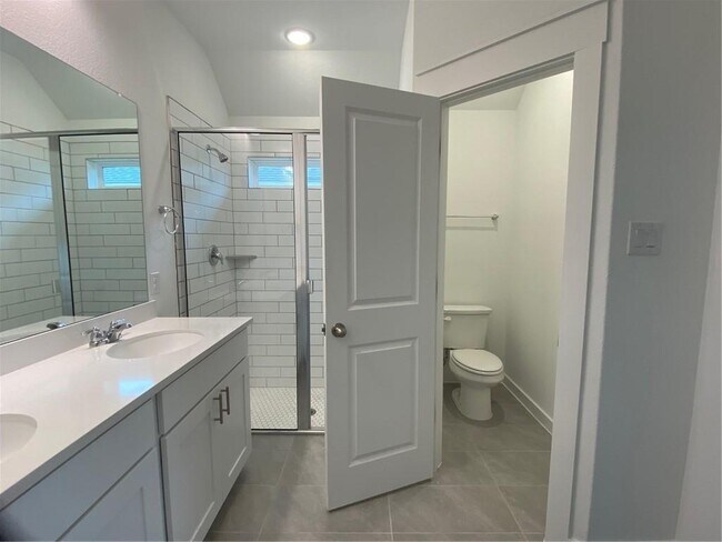 Building Photo - 652 Pheasant Hill Ln