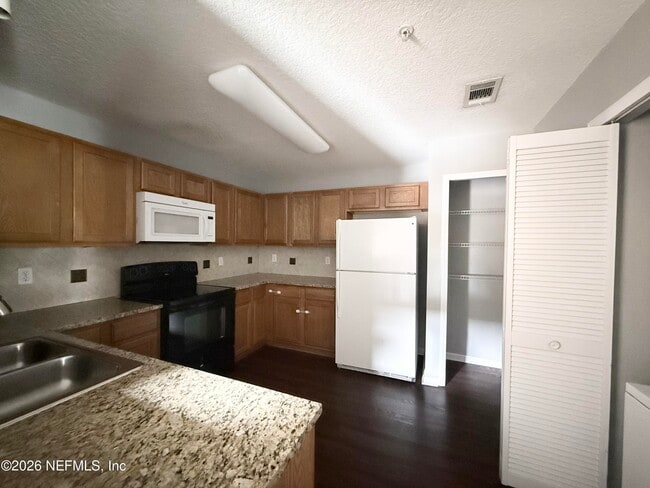 Building Photo - 9595 Amarante Cir