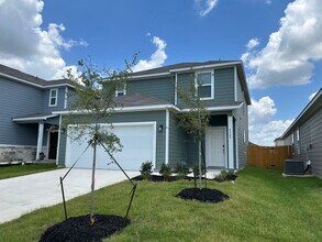 Building Photo - Walking Distance to Long Creek High School / Fridge, Washer & Dryer Included / Fenced in Yard / N...