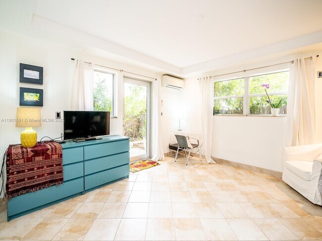 Building Photo - 1127 Meridian Ave