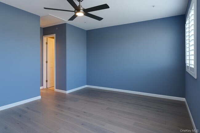 Building Photo - 243 Sportsmans Ave