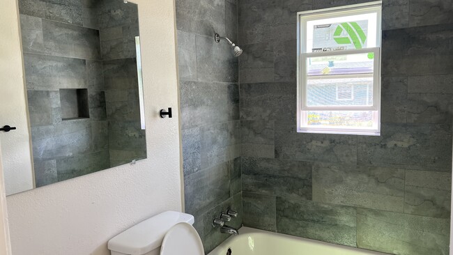 Building Photo - 2112 Victory Ave