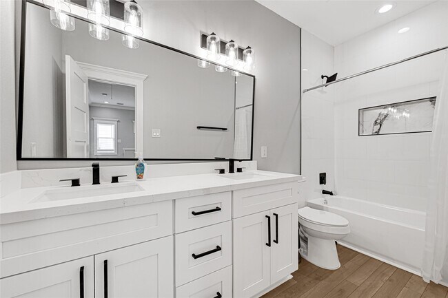 Building Photo - 3513 Omega St