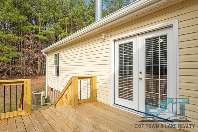 Building Photo - Beautiful Fully Renovated 3 Bed 2 Bath Home