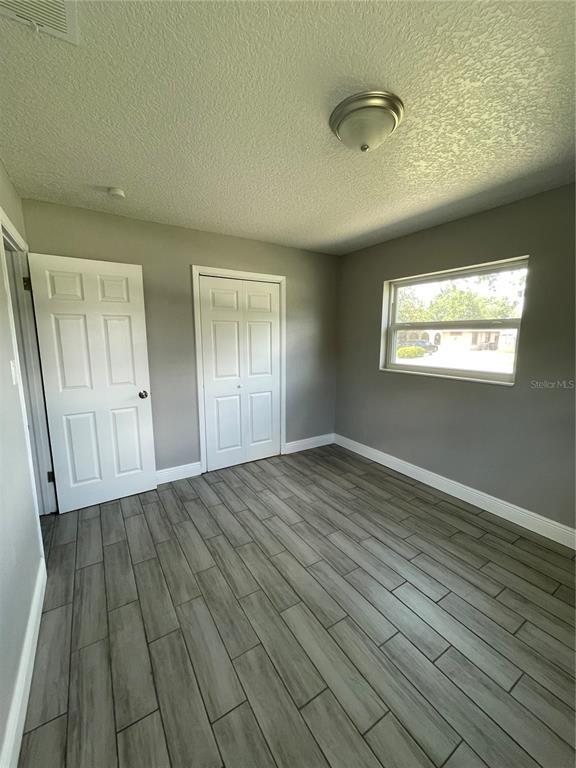 Building Photo - 204 6th Jpv St