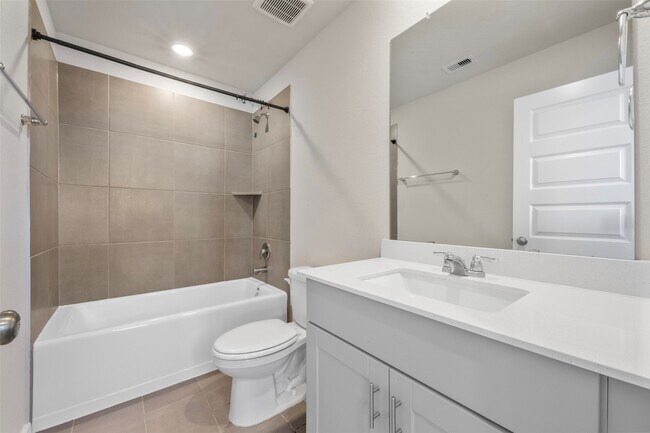 Building Photo - 38746 Yellowstone Dr