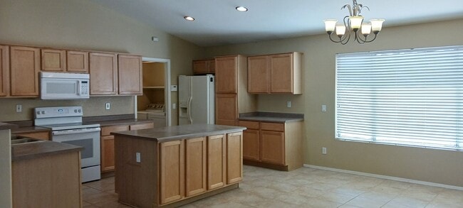 Building Photo - Warm, Inviting 3 Bed / 2 Bath Home in Surp...