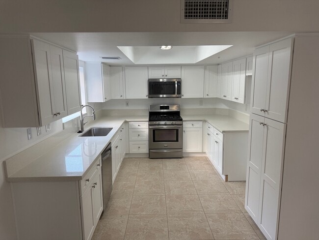 Building Photo - 15116 Providence Ln