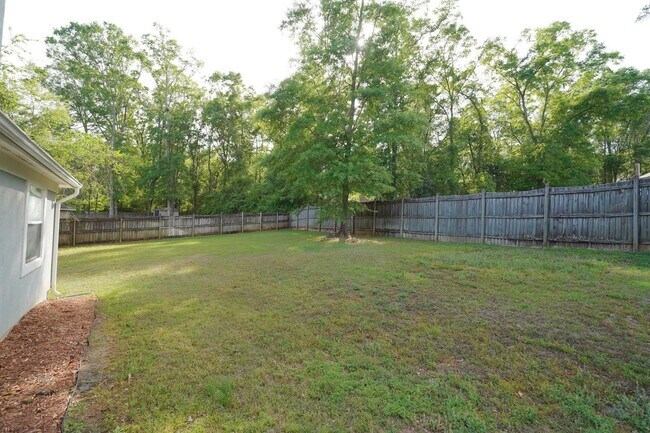 Building Photo - 1908 Wagon Wheel Cir W