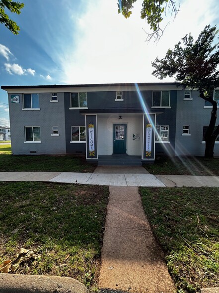 Building Photo - Elmwood Terrace