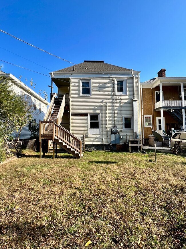 Building Photo - 3208 Carolina Ave