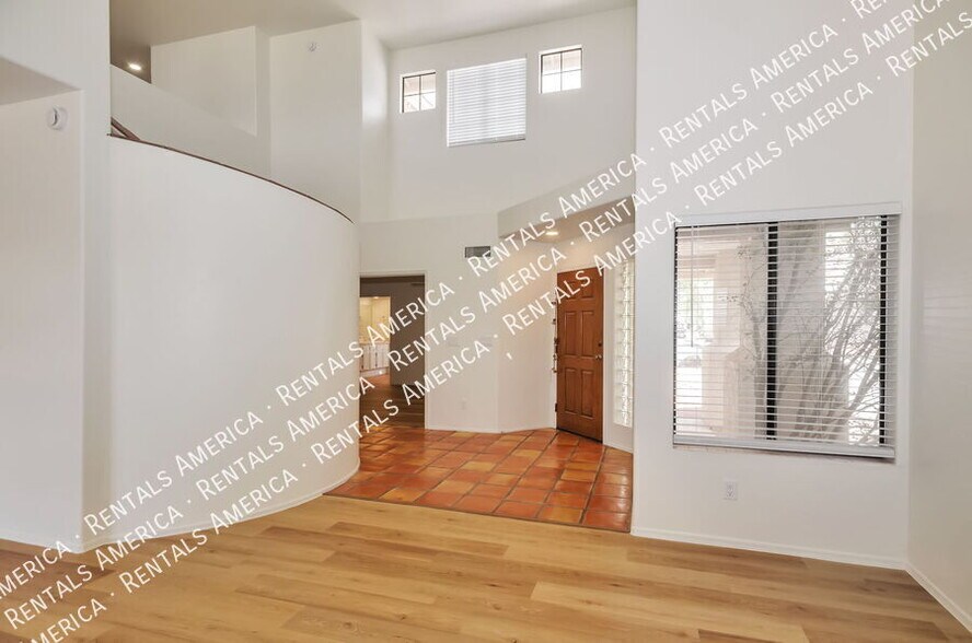 Building Photo - 1150 W Masters Cir