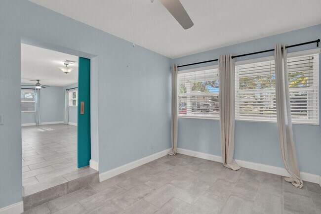 Building Photo - 501 SW 8th St