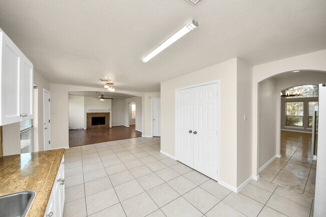 Building Photo - 6950 Sterling Meadow Dr