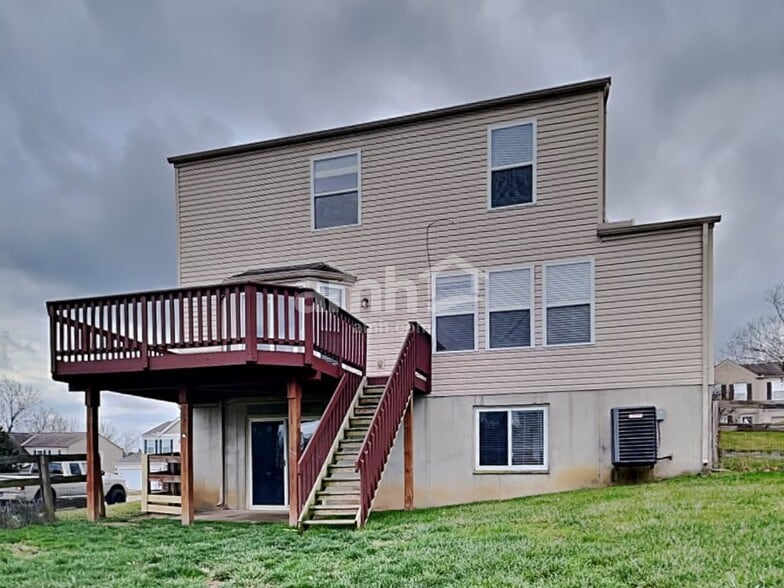 Building Photo - 10204 Meadow Glen Dr