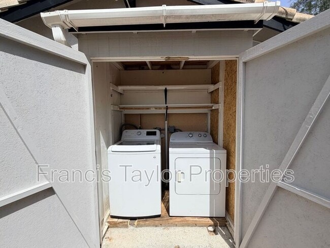 Building Photo - 13755 Vía Encantado