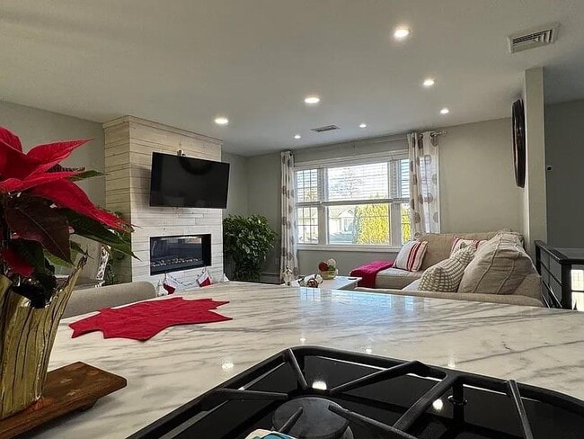 Building Photo - 83 Whiting St