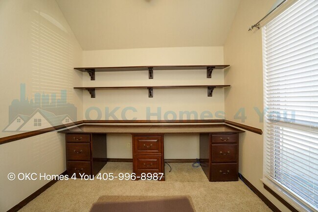 Building Photo - Be Home For the Holidays! - Save $950 off the first full months rent!