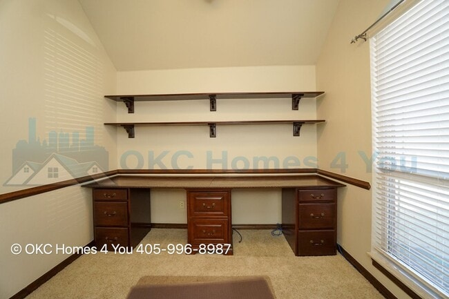 Building Photo - Executive Home in Yukon Schools