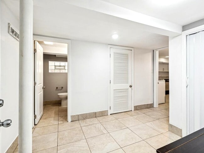 Building Photo - 4509 N Narragansett Ave