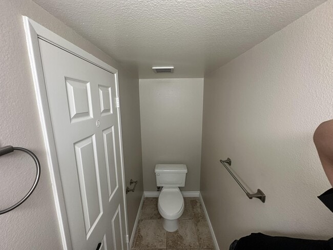 Building Photo - 9940 Highland Ave