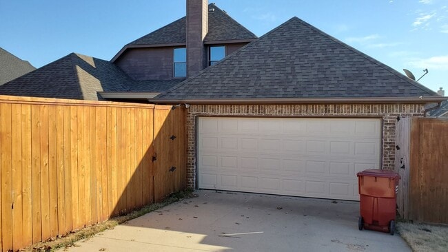 Building Photo - 1621 Colonial Dr