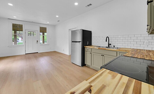 Building Photo - Well-maintained 3BD 2BA Home in Waco