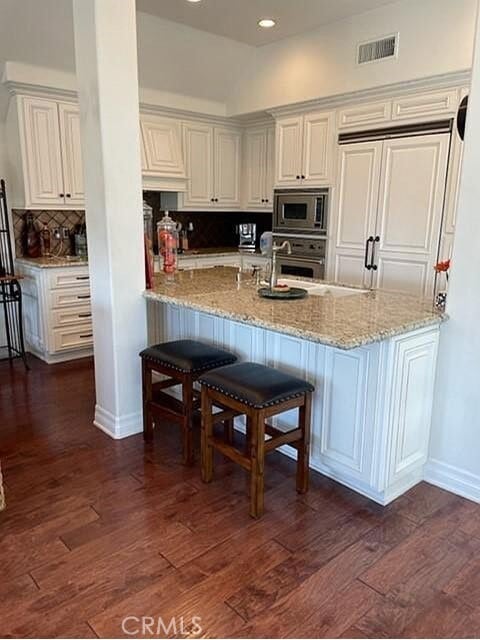 Building Photo - 504 Avocado Ave