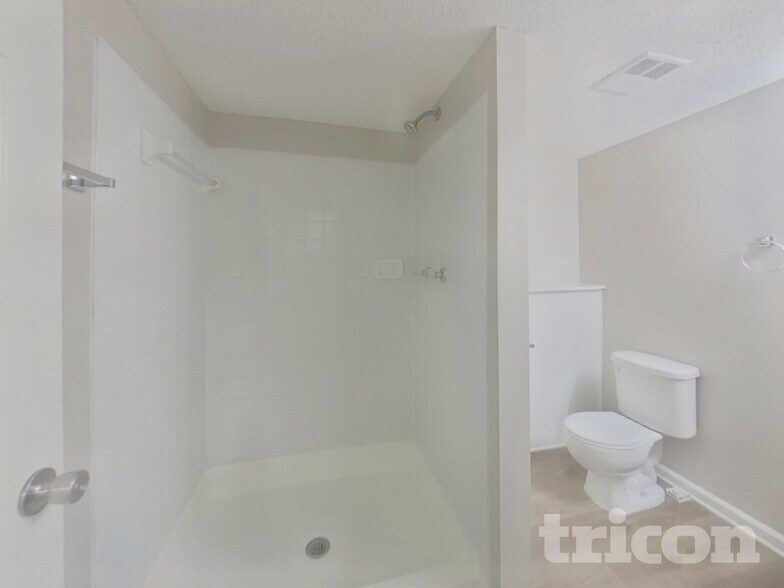 Building Photo - 202 Stockport Rd