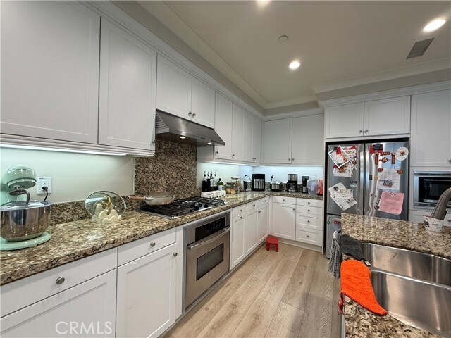 Building Photo - 120 Pendant
