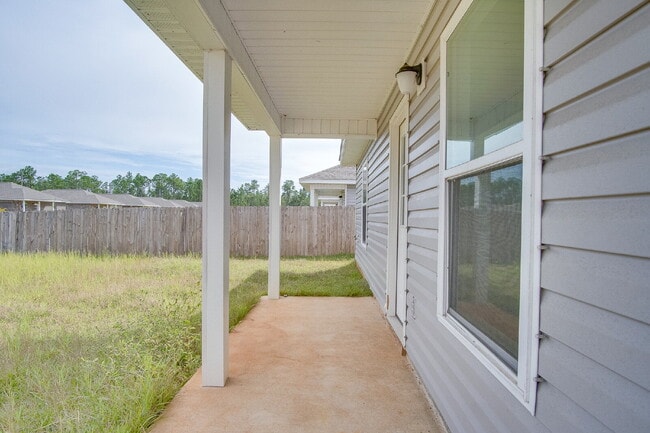 Building Photo - Modern Comfort Meets Style – Spacious 3-Be...