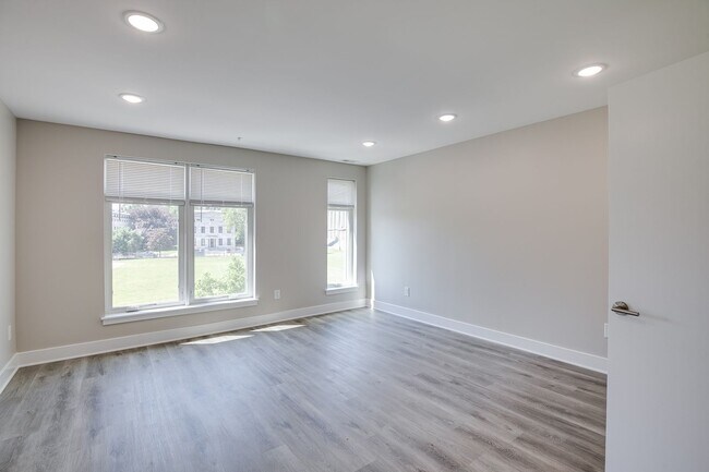 Building Photo - 2017 N College Ave